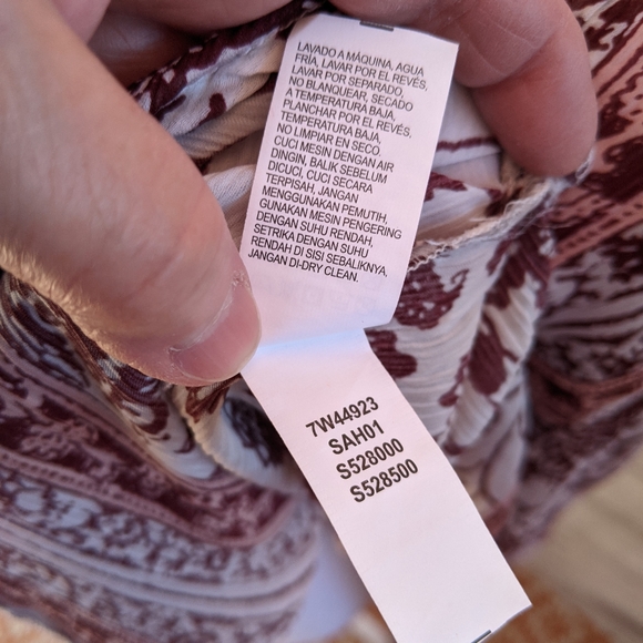 Lucky Brand Top size Large, white and red floral - Picture 9 of 14